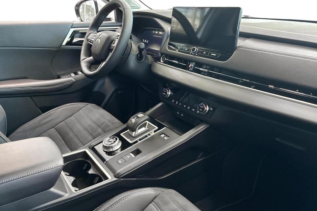 Mitsubishi Outlander 2025