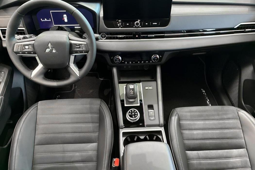 Mitsubishi Outlander 2025
