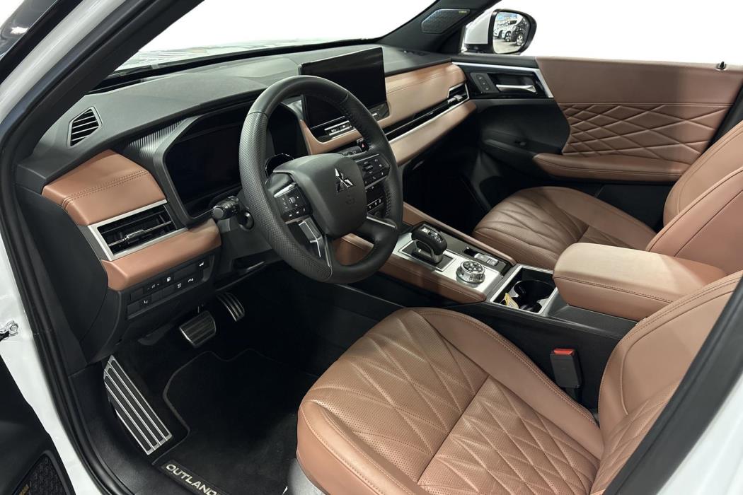 Mitsubishi Outlander 2025