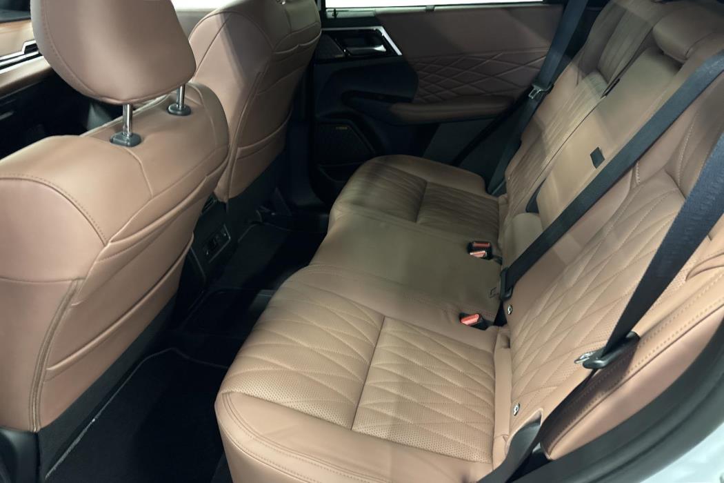 Mitsubishi Outlander 2025