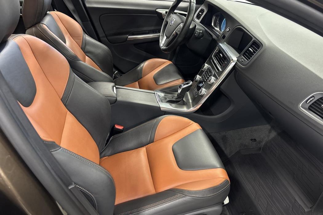 Volvo V60 Cross Country 2016