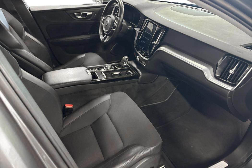 VOLVO V60 2020