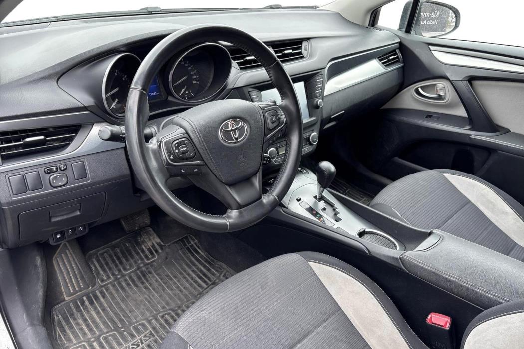 TOYOTA AVENSIS 2017
