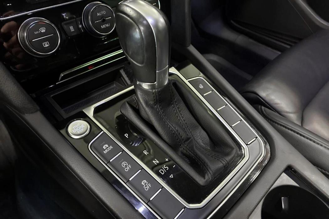 VOLKSWAGEN Passat 2016