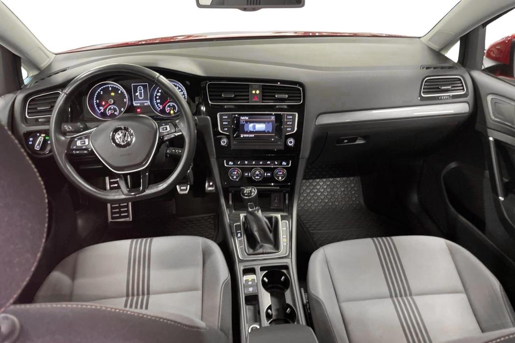 VOLKSWAGEN GOLF 2016