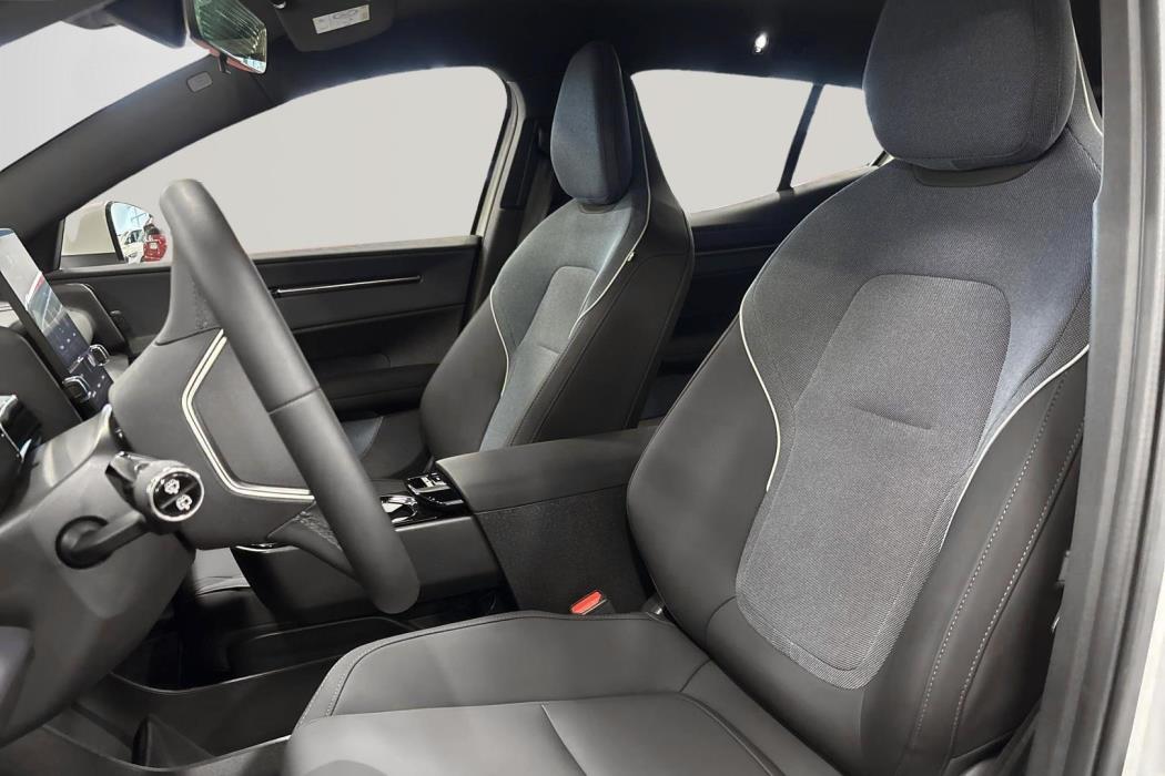 VOLVO EX30 2025