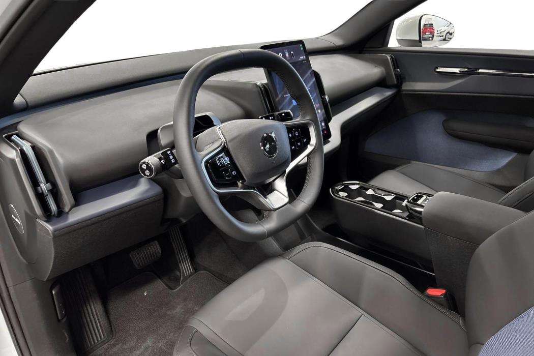 VOLVO EX30 2025