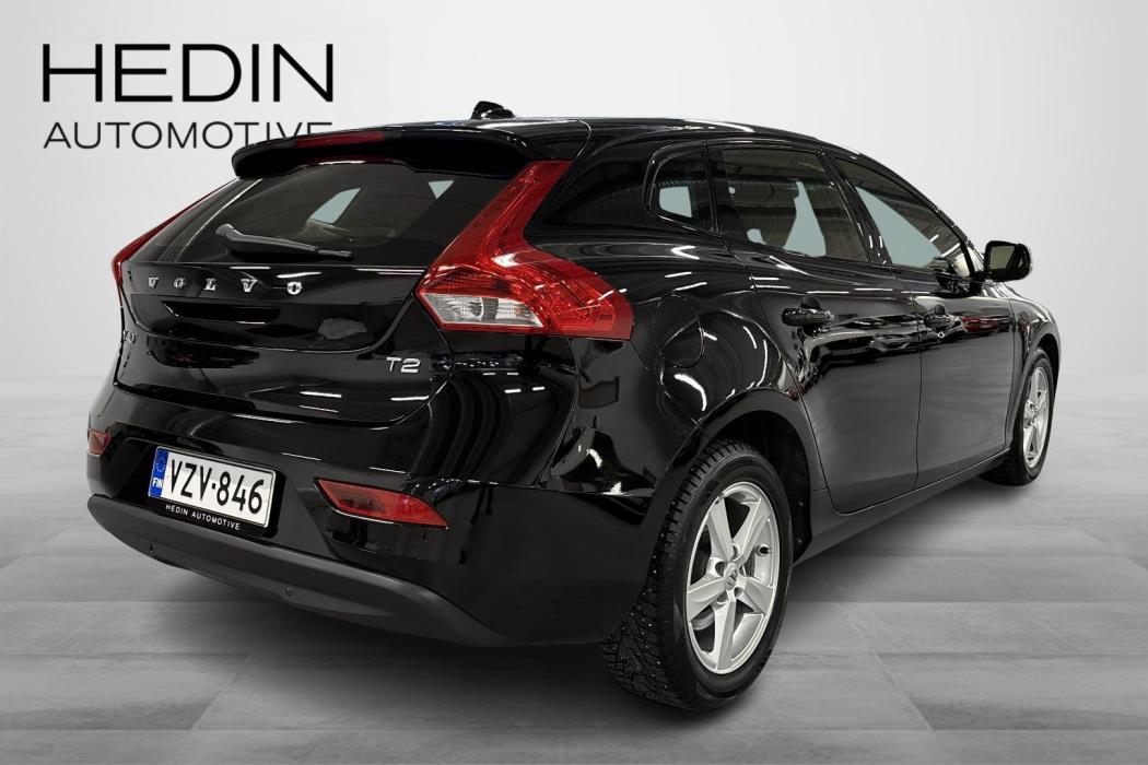 VOLVO V40 2018