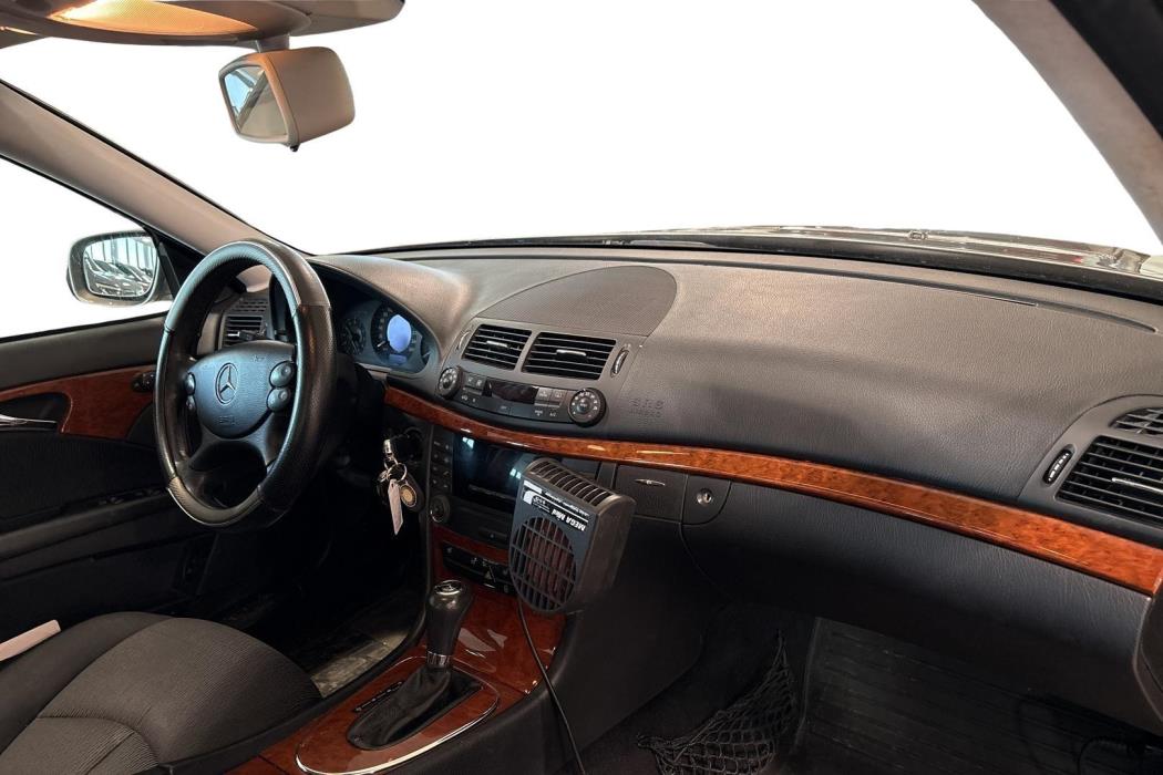 MERCEDES-BENZ E 2006