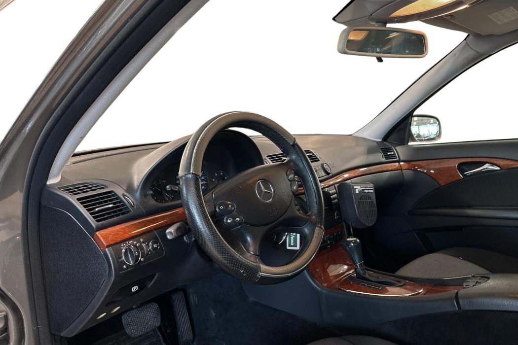 MERCEDES-BENZ E 2006