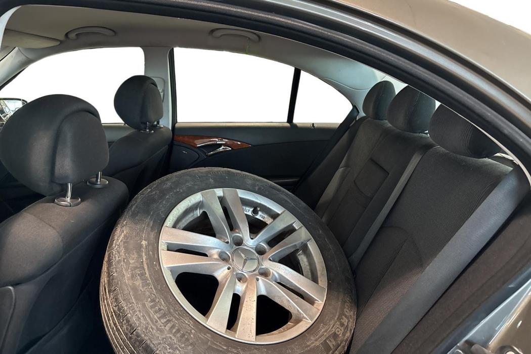MERCEDES-BENZ E 2006