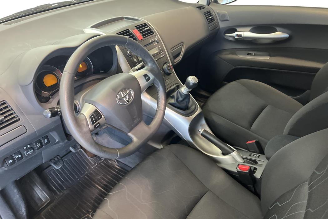 Toyota Auris 2011