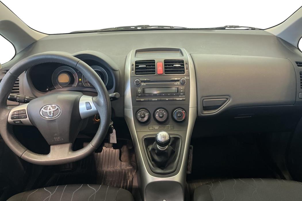 Toyota Auris 2011