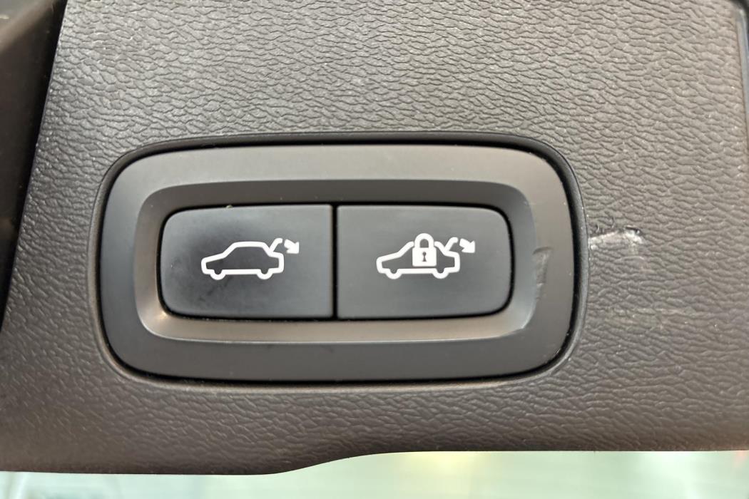 VOLVO XC60 2019