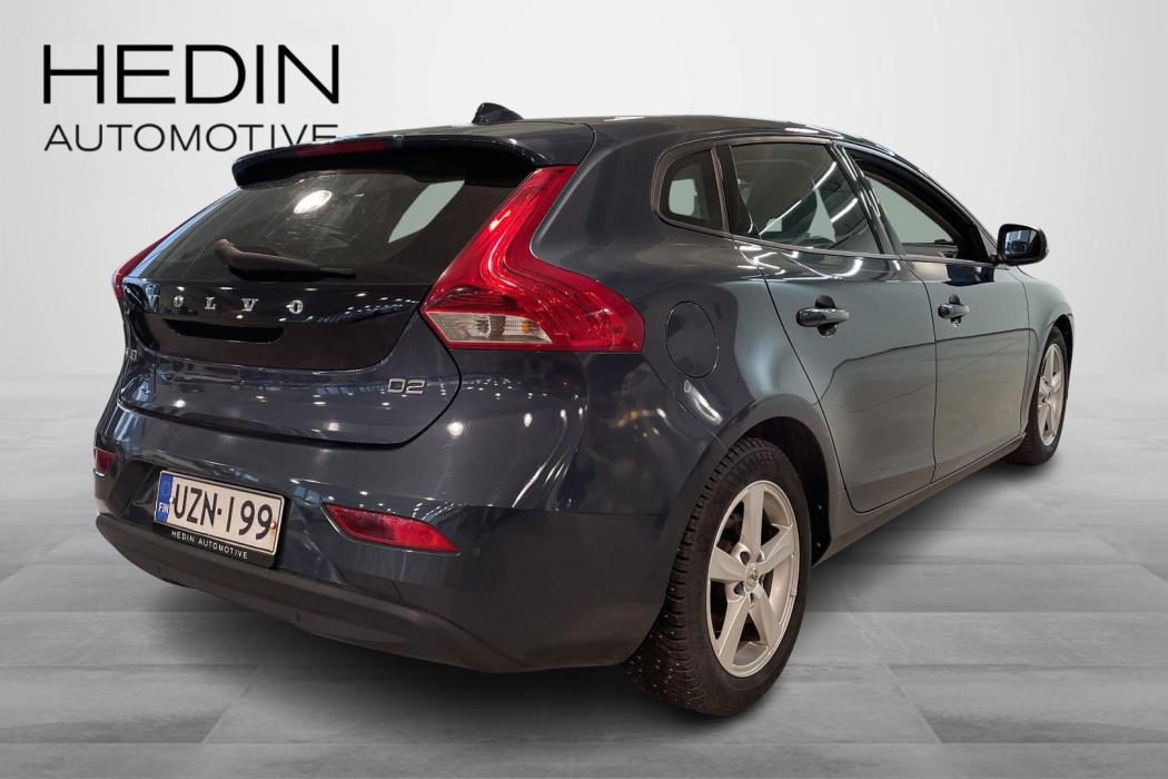 VOLVO V40 2016
