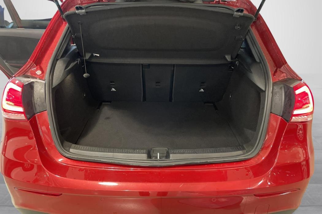 MERCEDES-BENZ A 2022