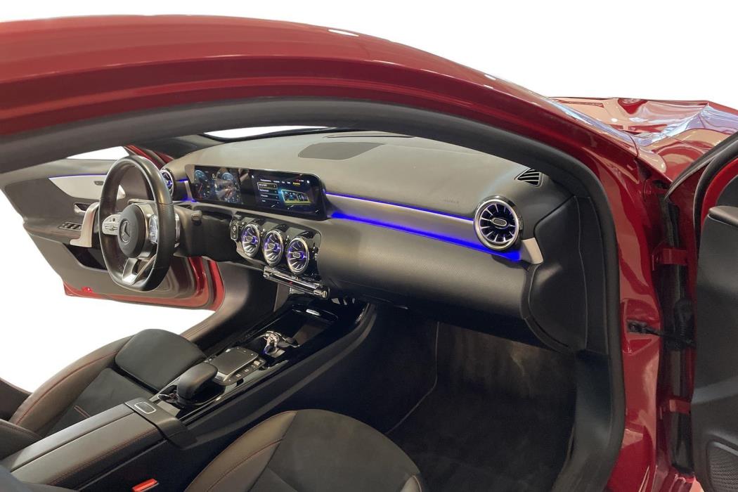 MERCEDES-BENZ A 2022