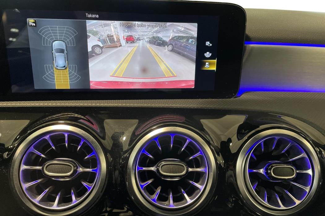 MERCEDES-BENZ A 2022