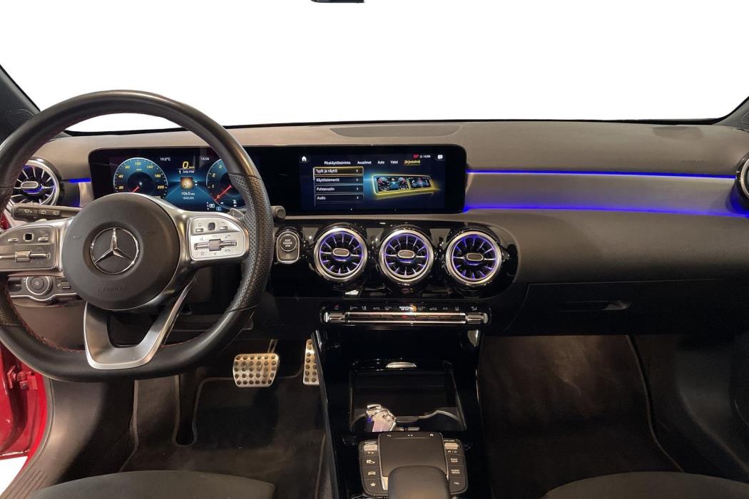 MERCEDES-BENZ A 2022