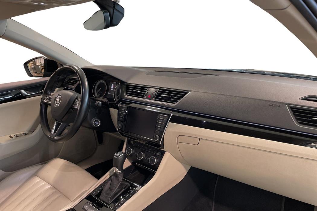 SKODA Superb 2016
