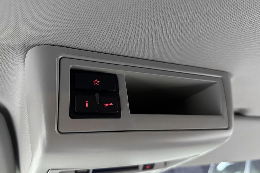 VOLKSWAGEN CARAVELLE 2013