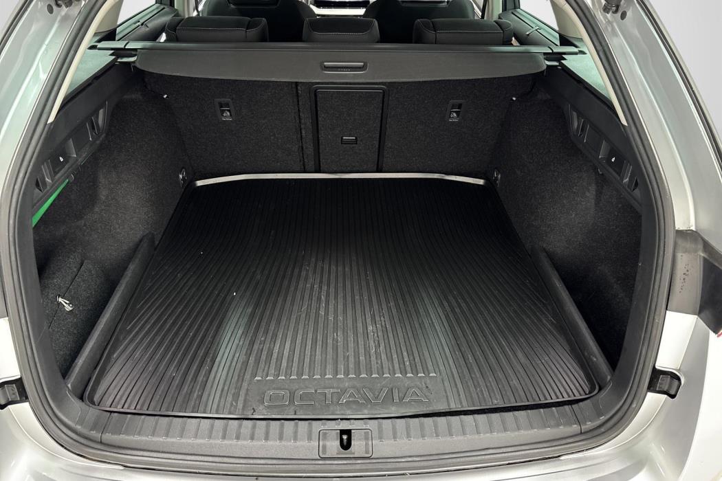 SKODA OCTAVIA 2023
