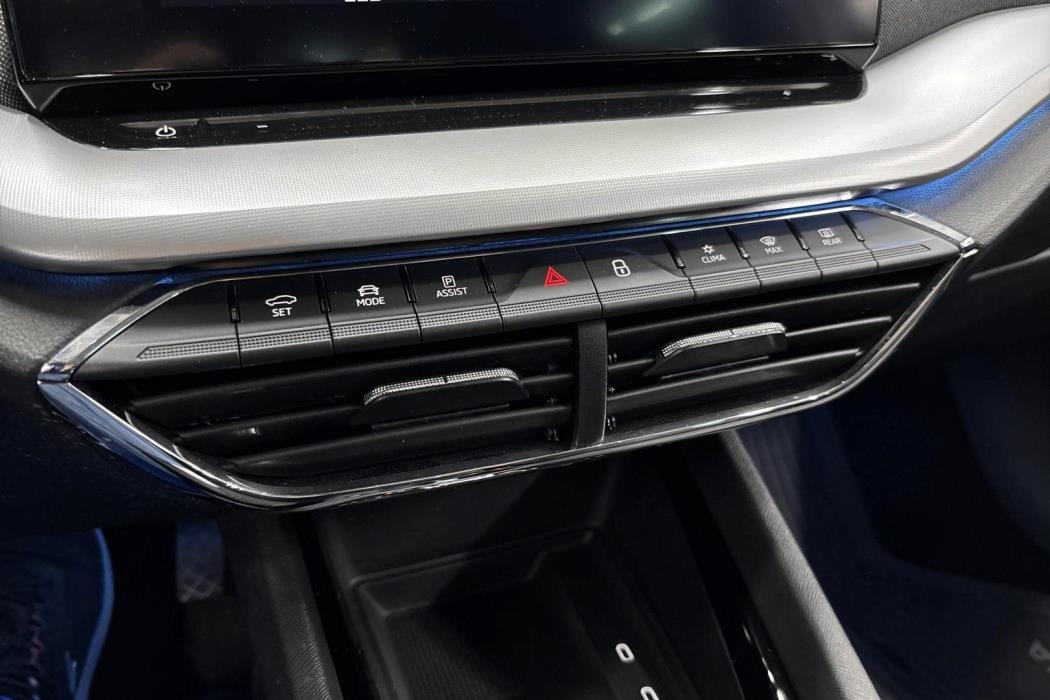 SKODA OCTAVIA 2023