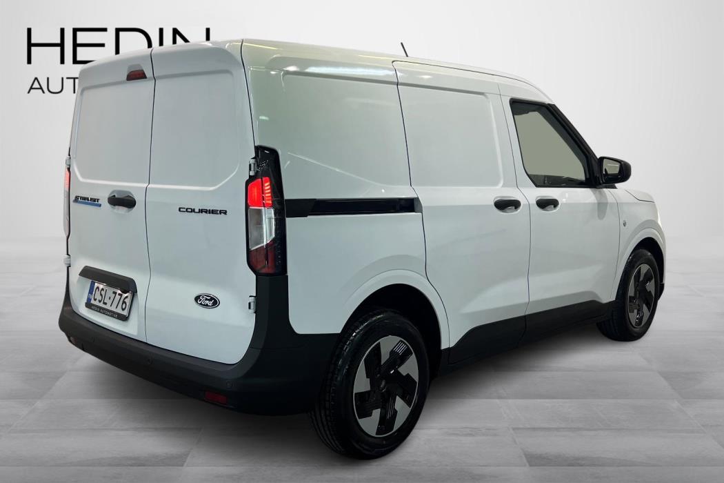 Ford Transit Courier 2025