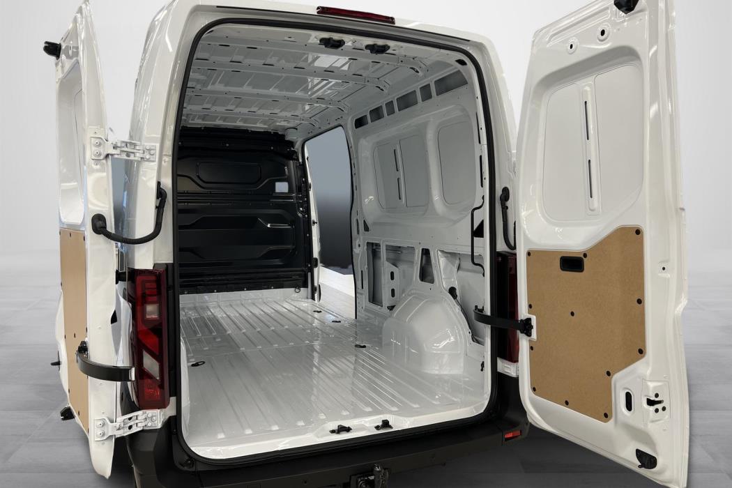 Nissan Interstar 2025