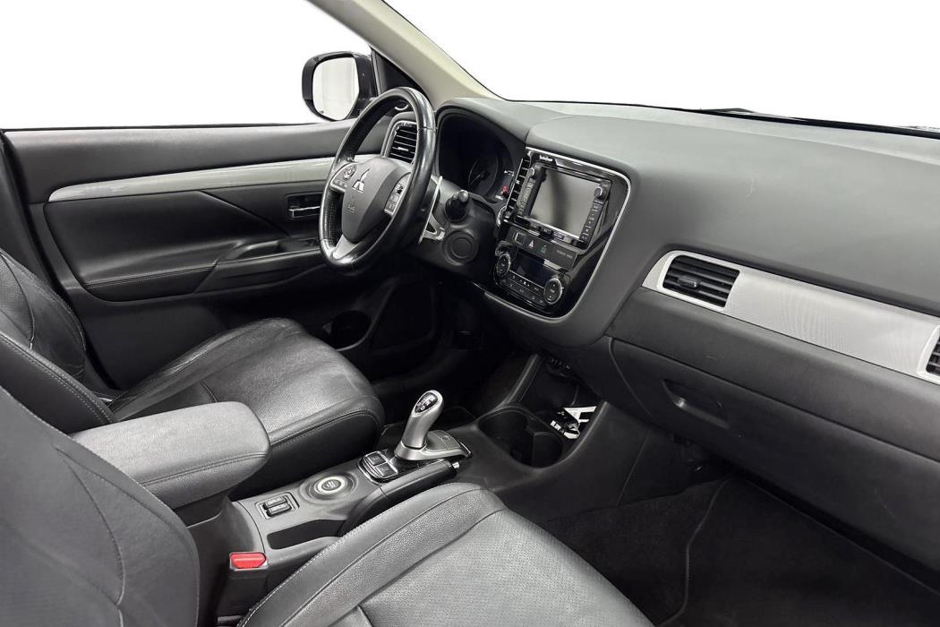 MITSUBISHI Outlander PHEV 2014