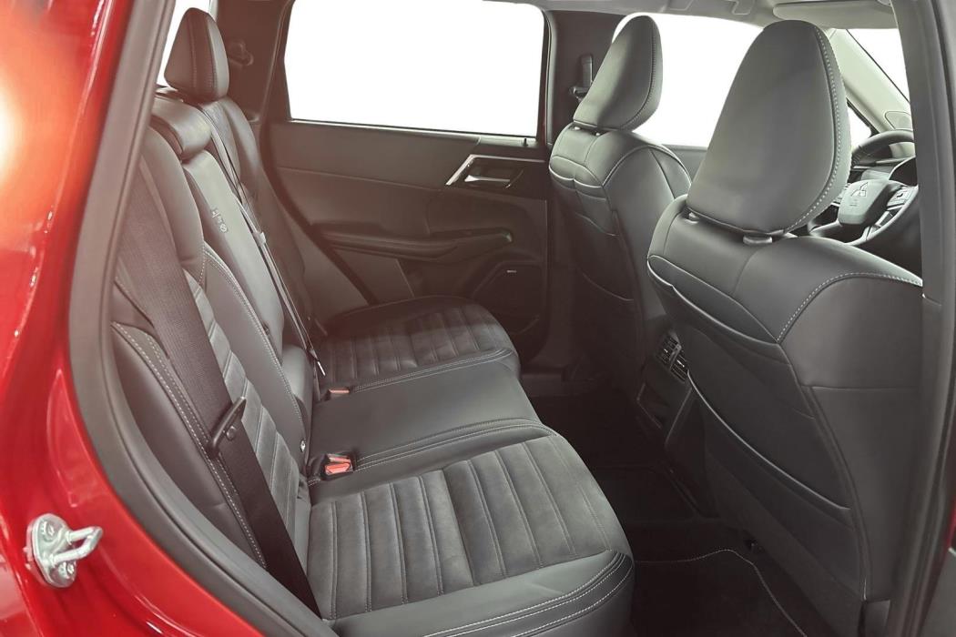 MITSUBISHI OUTLANDER 2026