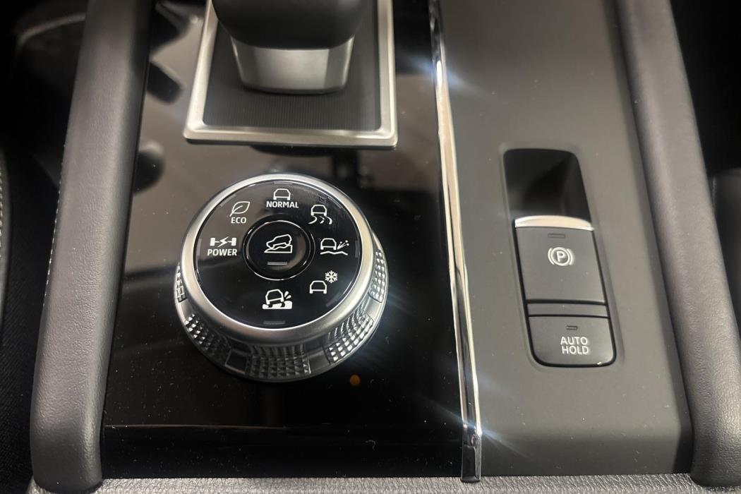 MITSUBISHI OUTLANDER 2026