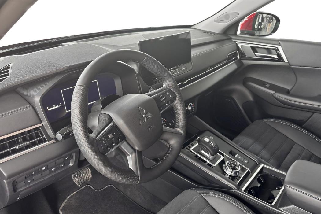 MITSUBISHI OUTLANDER 2026