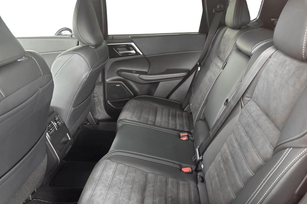 MITSUBISHI OUTLANDER 2026