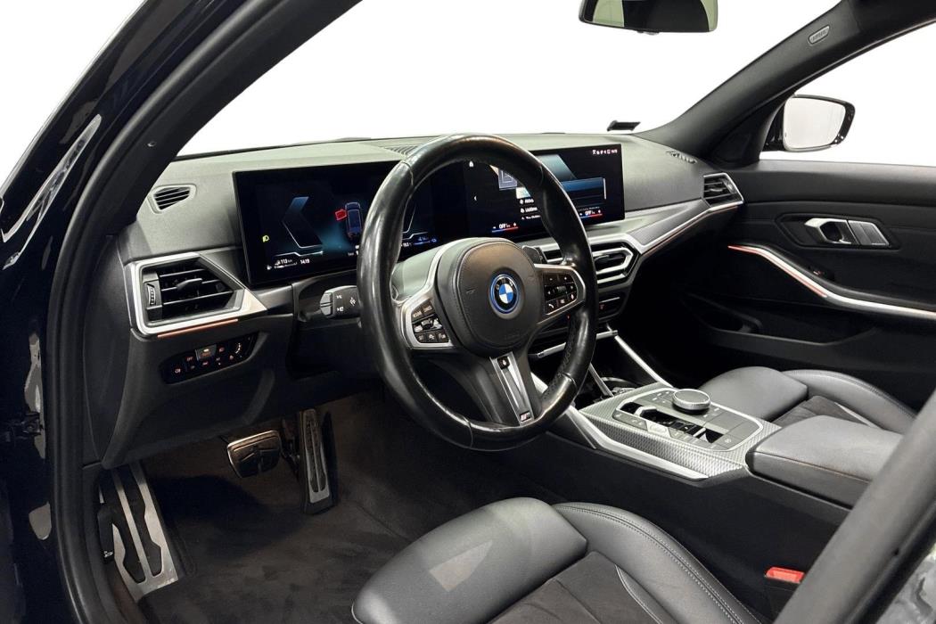 BMW 330 2023