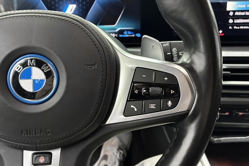 BMW 330 2023