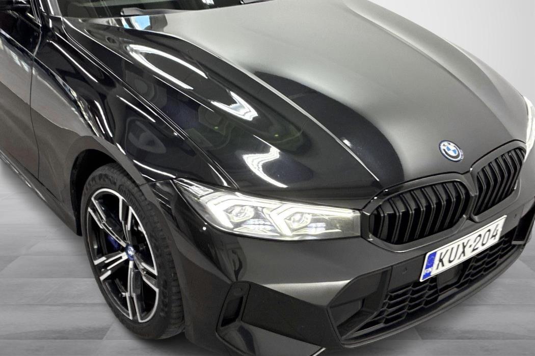 BMW 330 2023