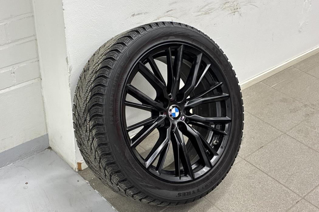 BMW 330 2023