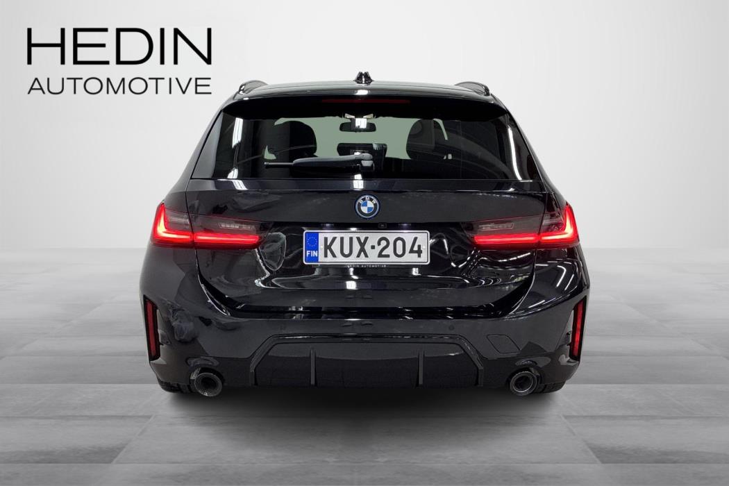 BMW 330 2023