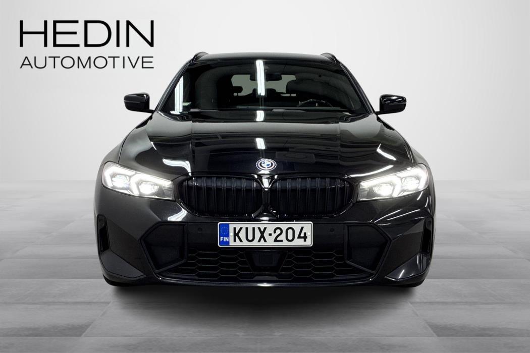 BMW 330 2023