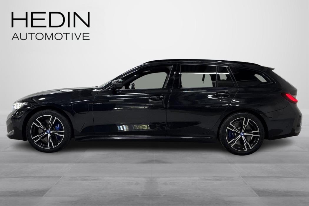 BMW 330 2023