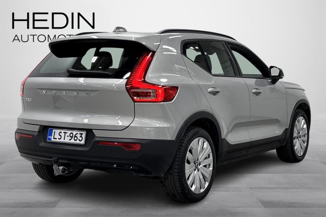 Volvo EX40 2025