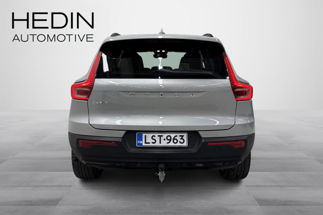 Volvo EX40 2025