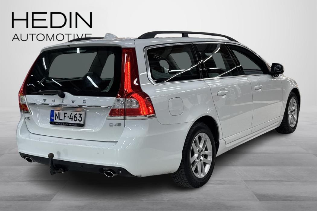 VOLVO V70 2015