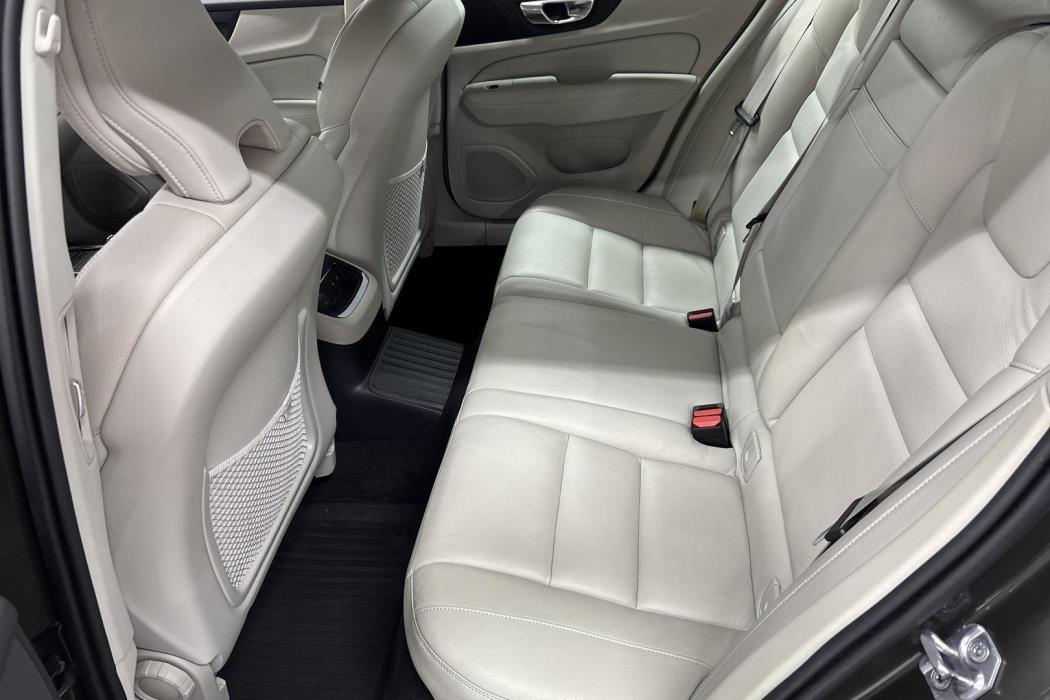 VOLVO V60 2020