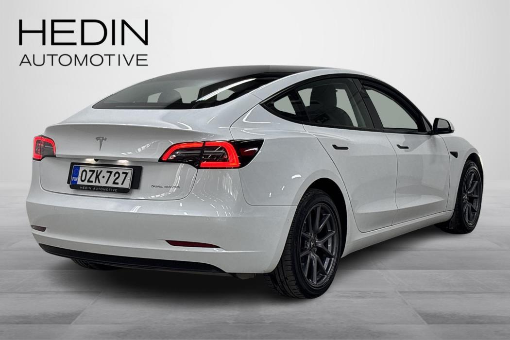 TESLA Model 3 2021