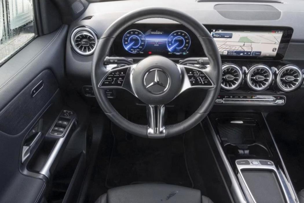 Mercedes-Benz EQB 2024