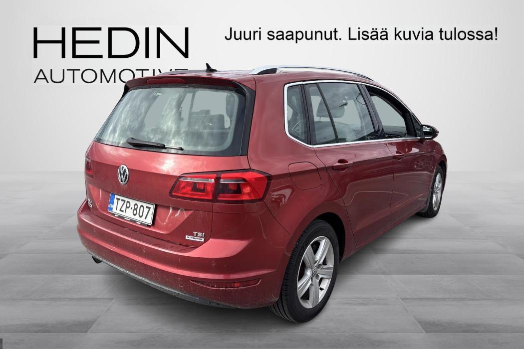 VOLKSWAGEN Golf Sportsvan 2015