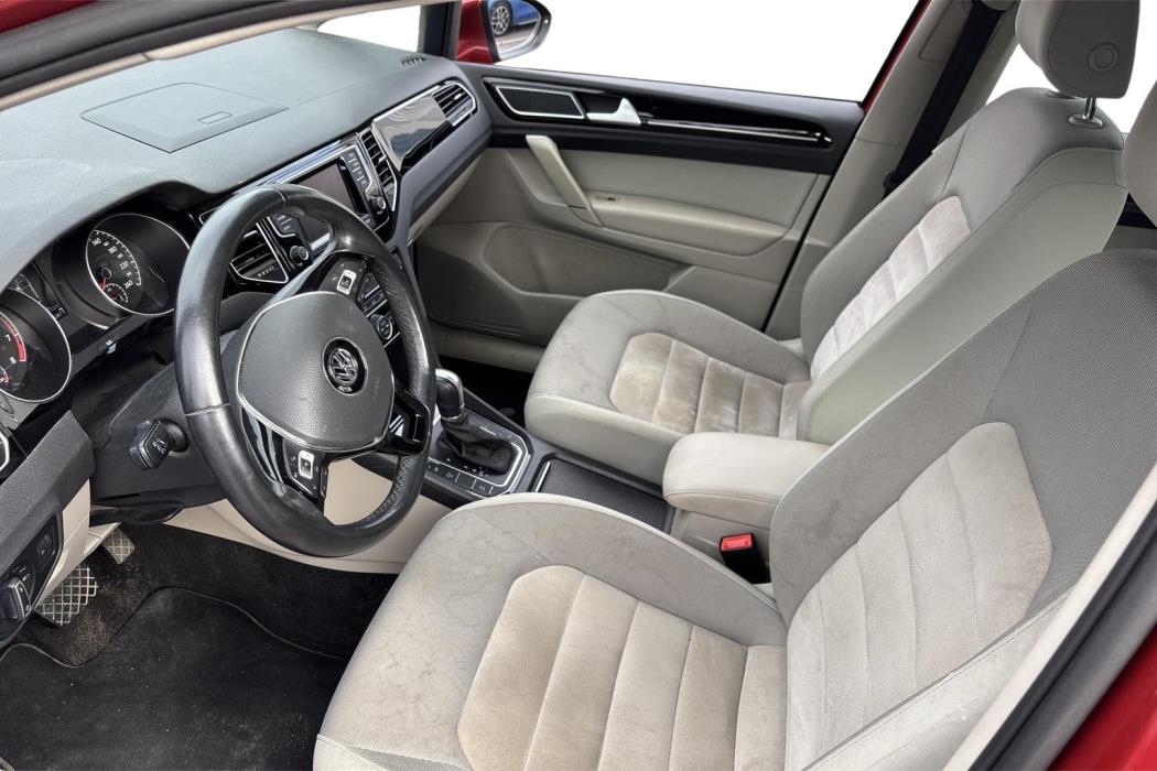 VOLKSWAGEN Golf Sportsvan 2015