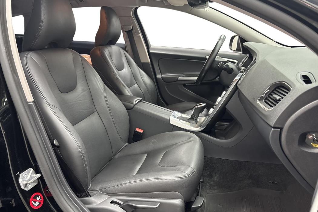 VOLVO V60 2017